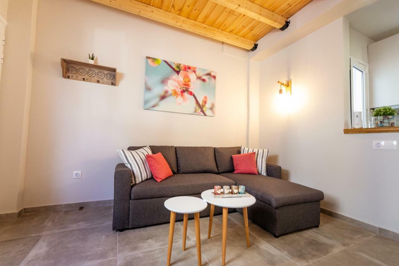 Mantisses 3 Apartment Kalamata Exterior photo